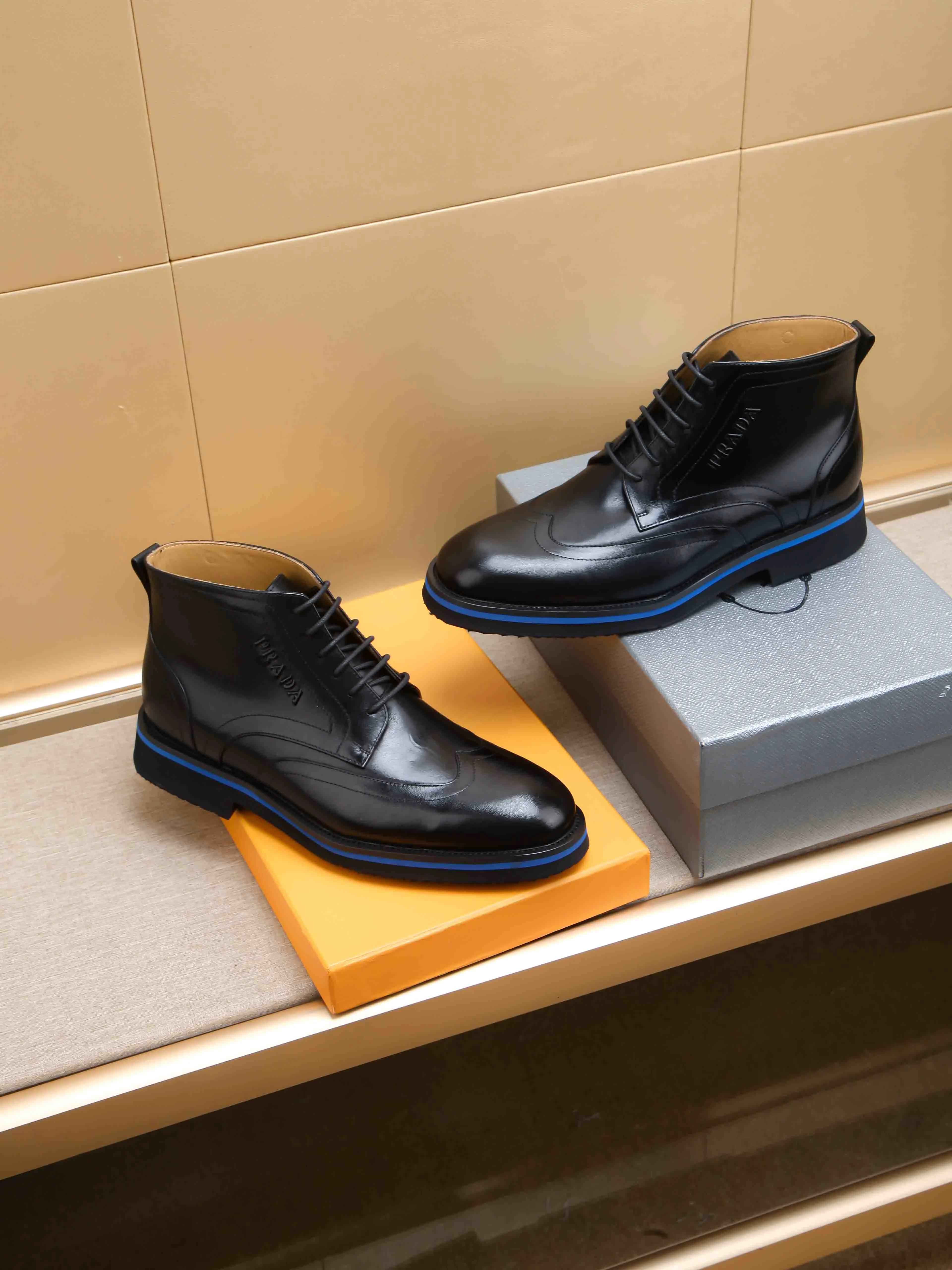Men's shoes 💰620 💰 PRADA*——◾ Prada~Thick-soled men's shoes, original single-level perfect boutique, brogue style men's formal casual leather shoes, luxurious materials, imported cowhide, with water-dyed cowhide lining, 4.5cm increased PU foam lightweight outsole, perfectly restore the original classic, purchase the original 1:1 accurate replica, welcome all comparisons 🆚, the design is full of modernity, versatile and fashionable urban men! Size: 39-44 (38.45.46.47 customized)